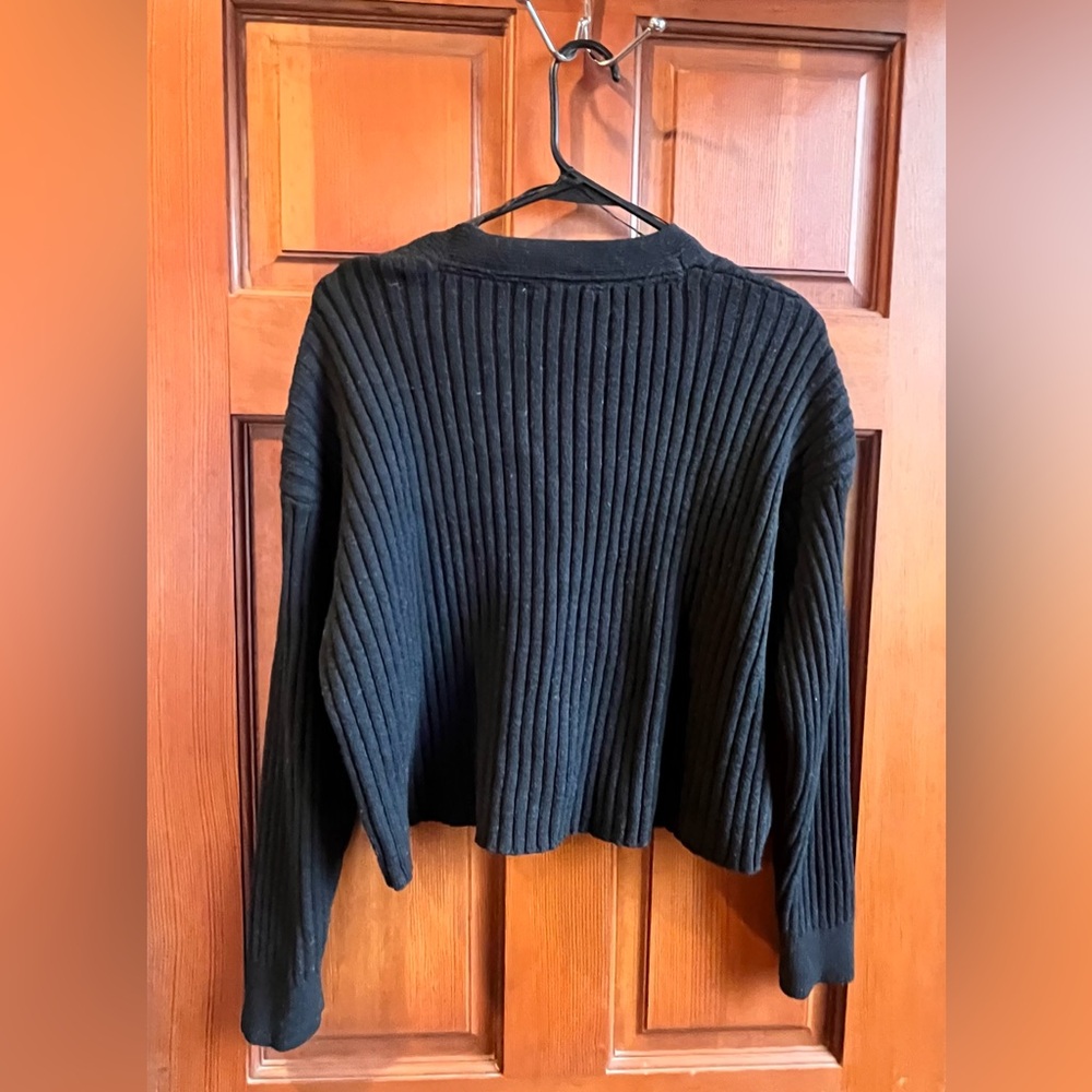 Black V-Neck Ribbed Button Up Cropped Sweater - Picture 3 of 4